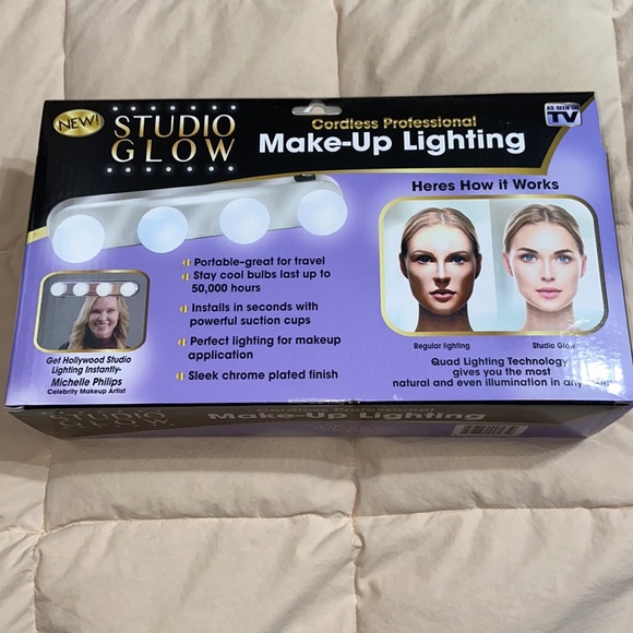 Brand New in Box Studio Glow Cordless Makeup Light - Picture 3 of 11